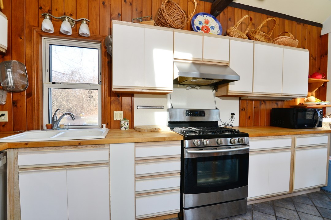 4437 Old Post Road Charlestown, RI 02813 - Photo 5 of 32