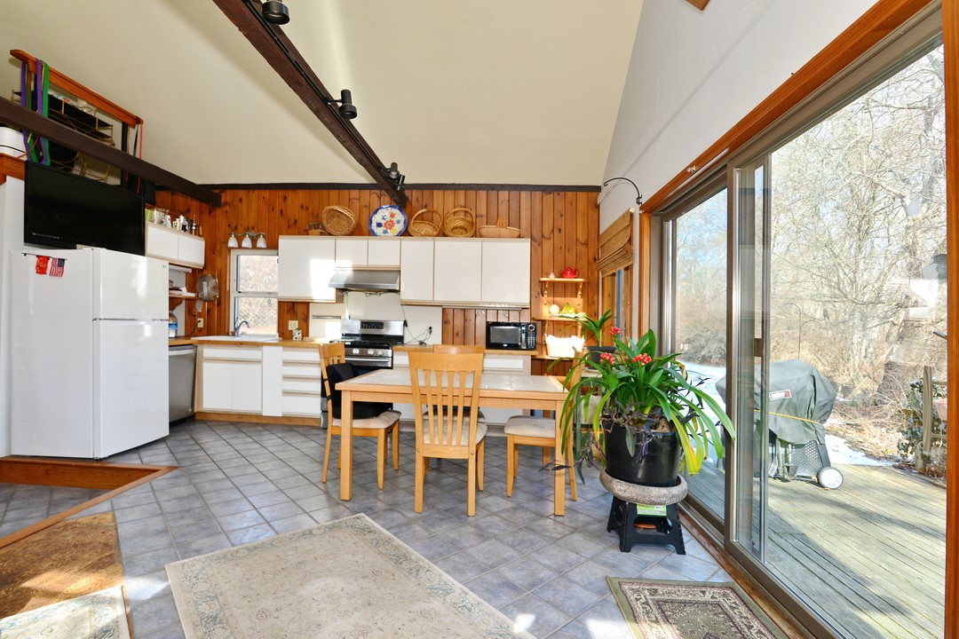 4437 Old Post Road Charlestown, RI 02813 - Photo 6 of 32