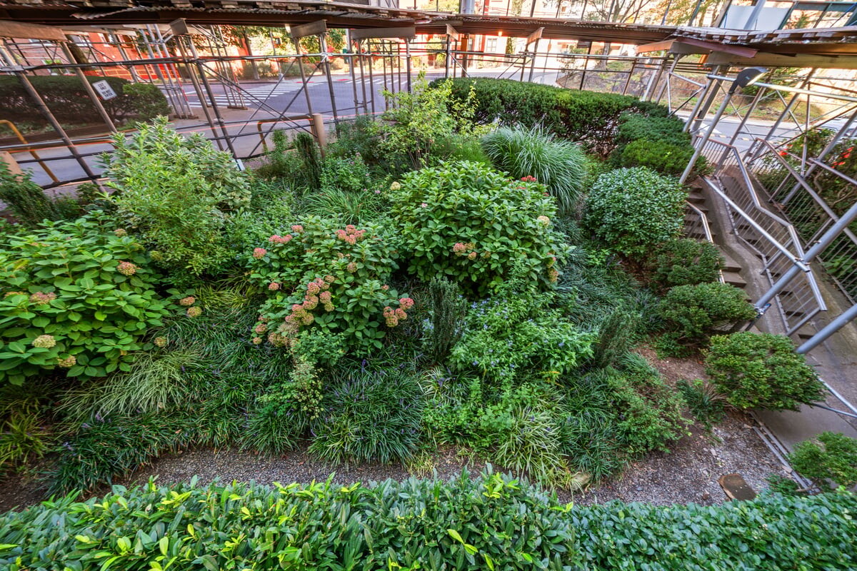 2500 Johnson Avenue, Unit 2NP Bronx, NY 10463 - Photo 30 of 45 a view of a chair and table in a backyard
