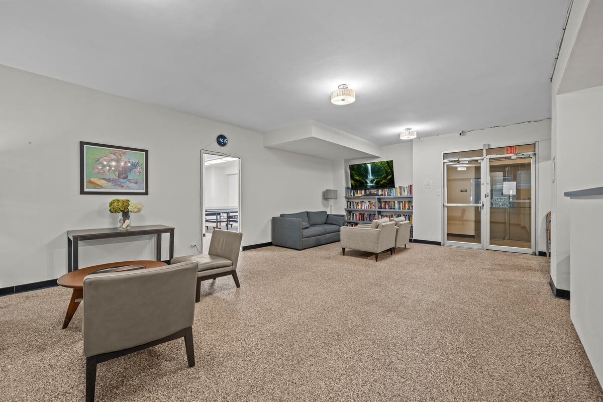 2500 Johnson Avenue, Unit 2NP Bronx, NY 10463 - Photo 33 of 45 a living room with furniture and a window