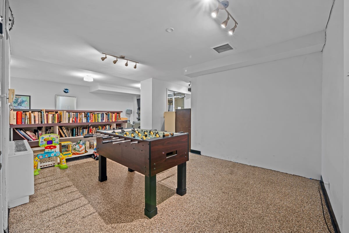 2500 Johnson Avenue, Unit 2NP Bronx, NY 10463 - Photo 35 of 45 a room with furniture and a book shelf