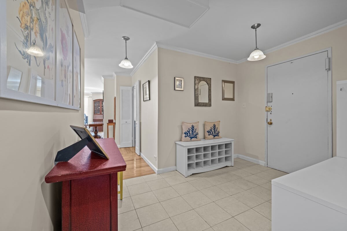 2500 Johnson Avenue, Unit 2NP Bronx, NY 10463 - Photo 6 of 45 a view of hall way with furniture