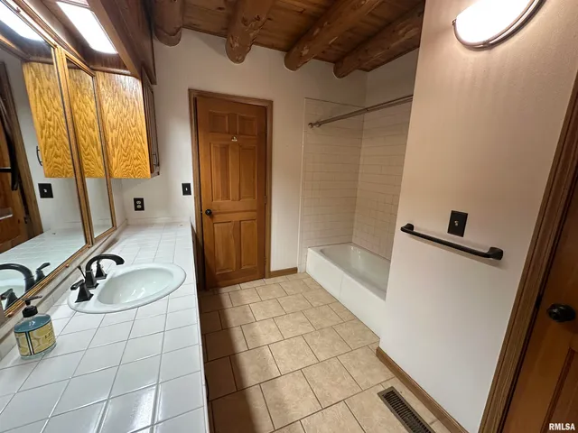 $825,000 | 5446 North 1700th Street, Dieterich, IL 62424