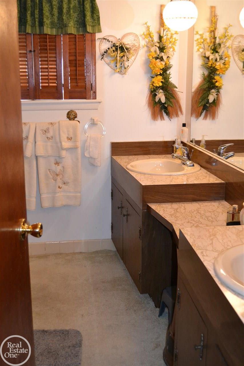 2733 Common Road Warren, MI 48092 - Photo 5 of 17