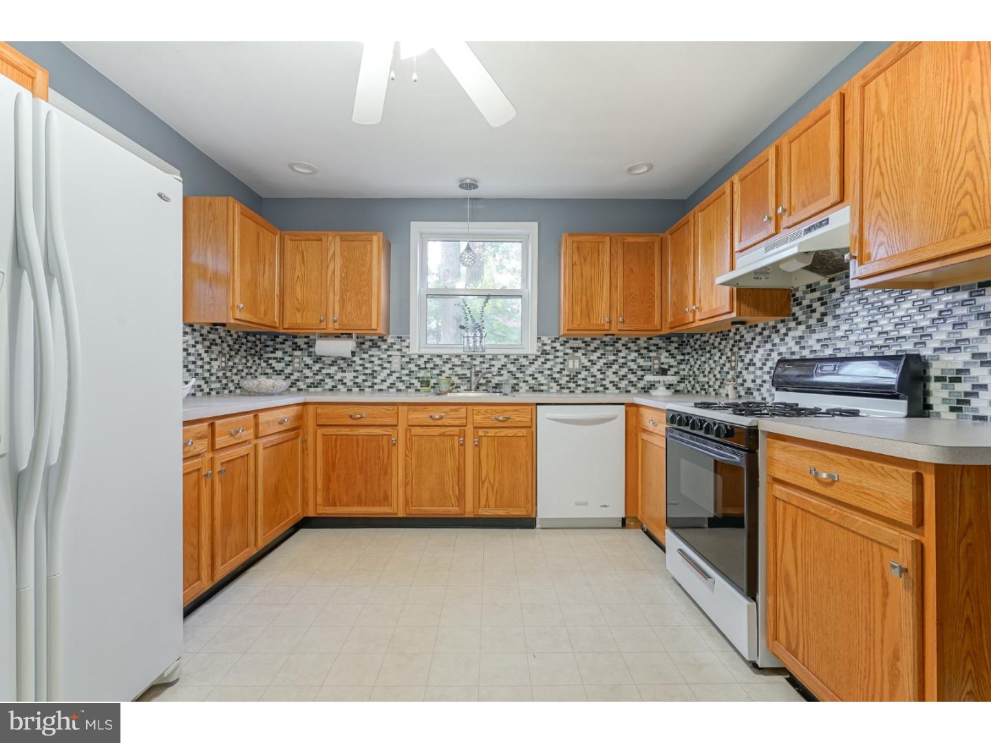 31 Spring Lake Drive Clementon, NJ 08021 - Photo 7 of 16