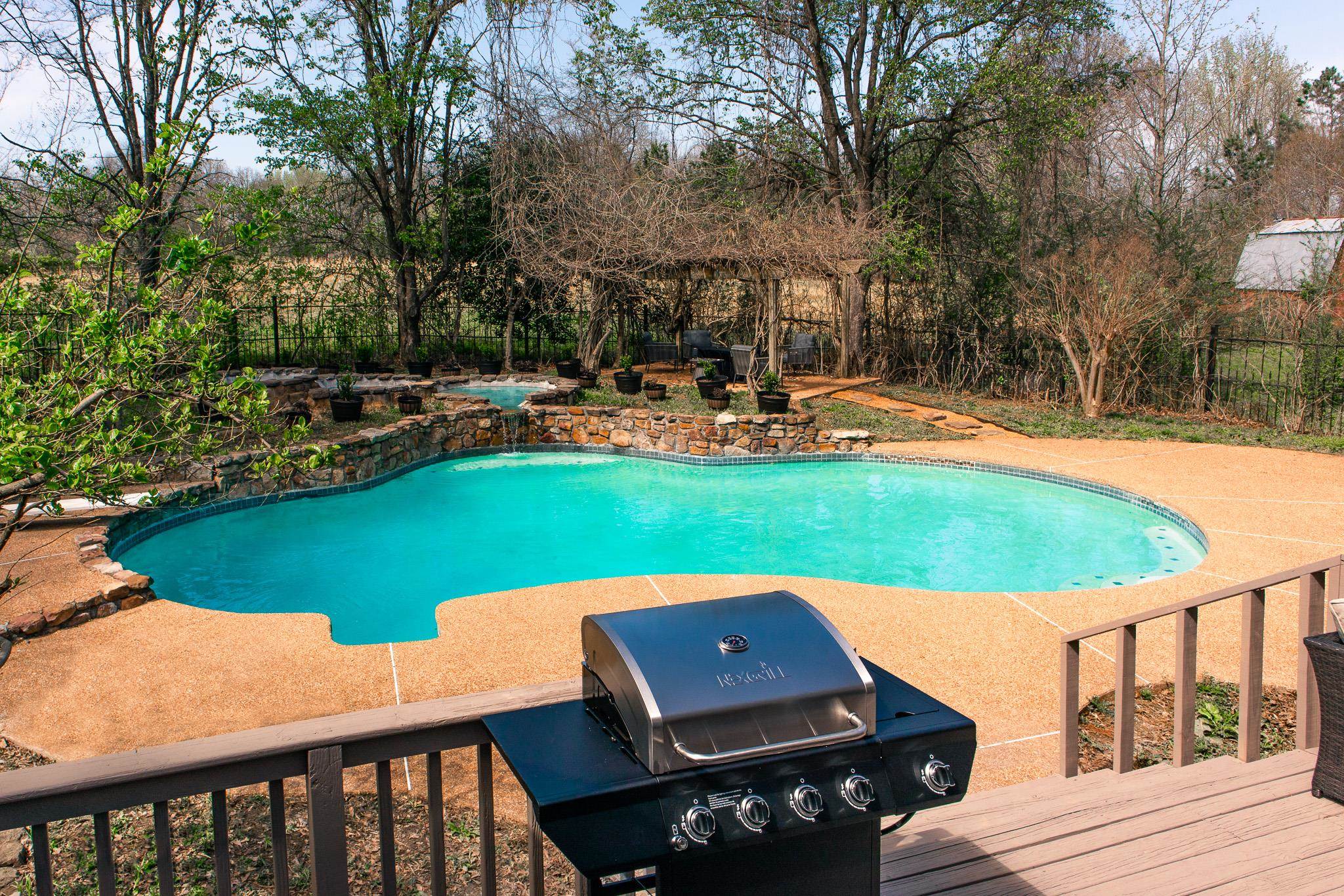 415 Key Road Collierville, TN 38017 - Photo 40 of 40 a view of a patio with chairs and plants
