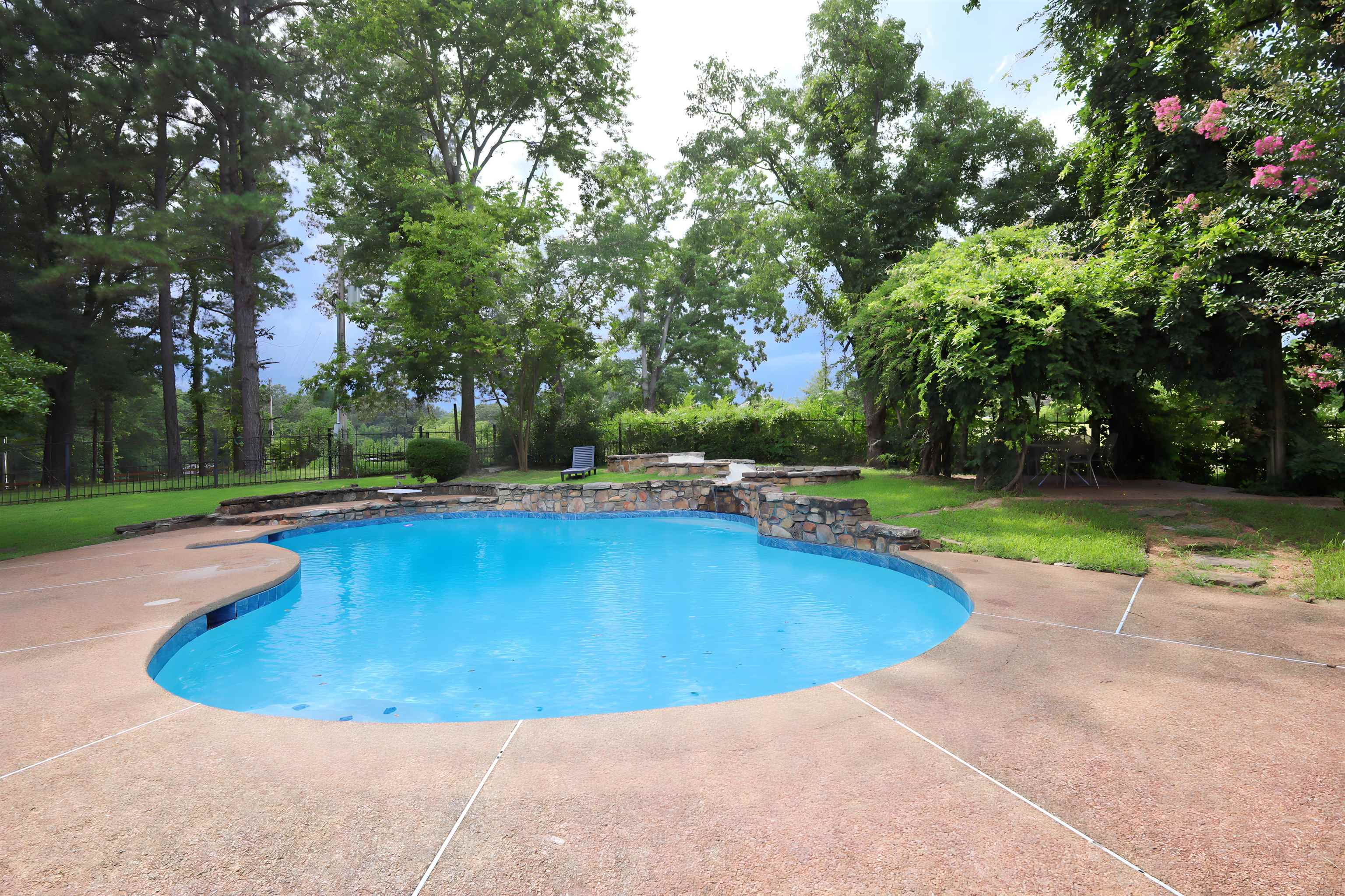 415 Key Road Collierville, TN 38017 - Photo 7 of 40 a view of outdoor space yard swimming pool and green space