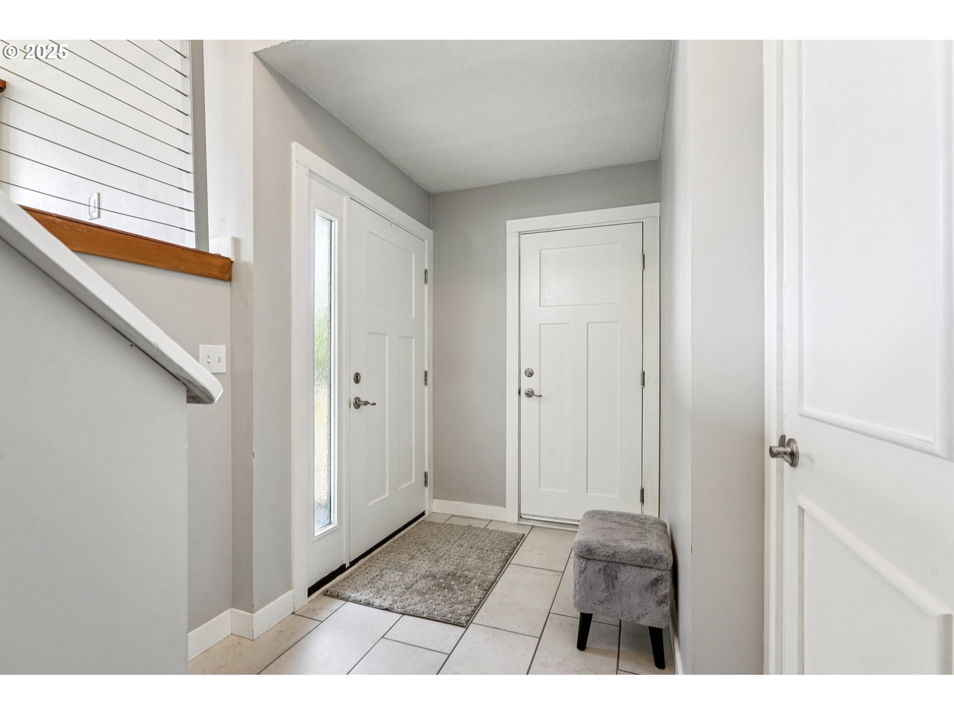 704 Southeast 207th Avenue Gresham, OR 97030 - Photo 4 of 35 a bathroom with a sink and a mirror