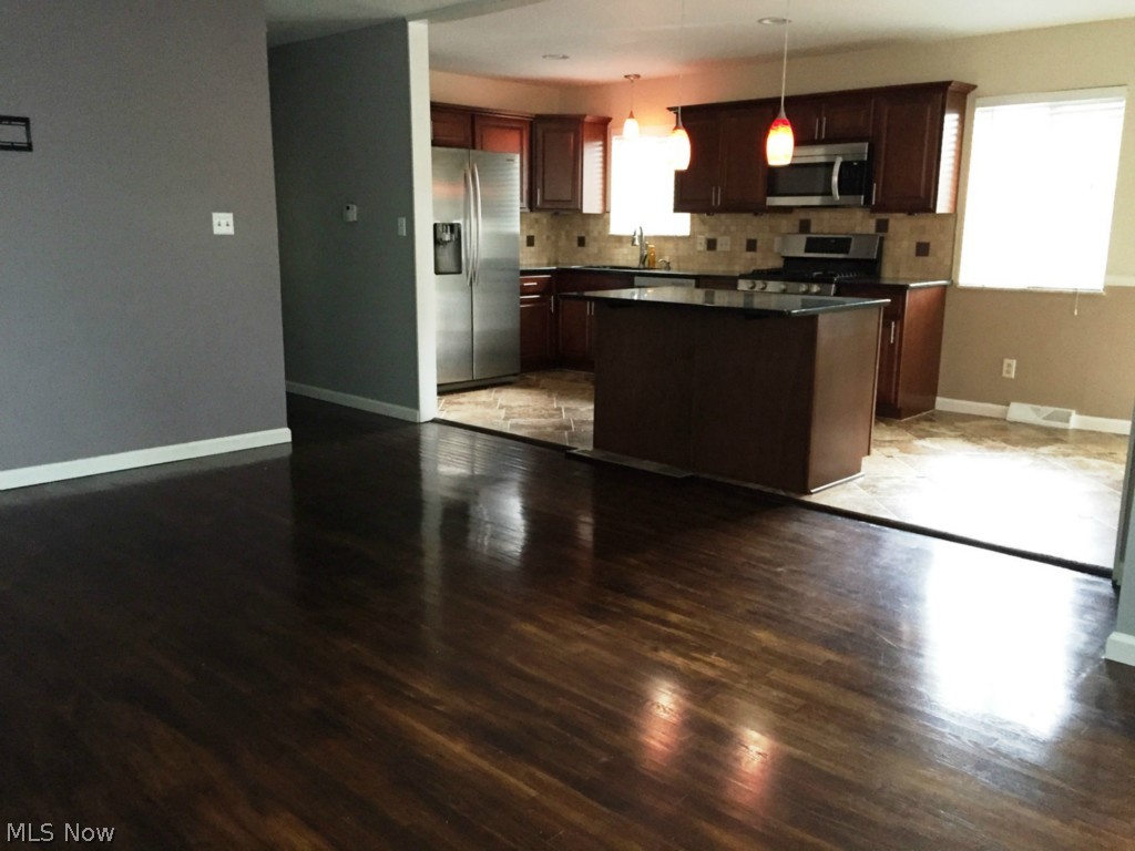 509 Baldwin Road Akron, OH 44312 - Photo 2 of 15