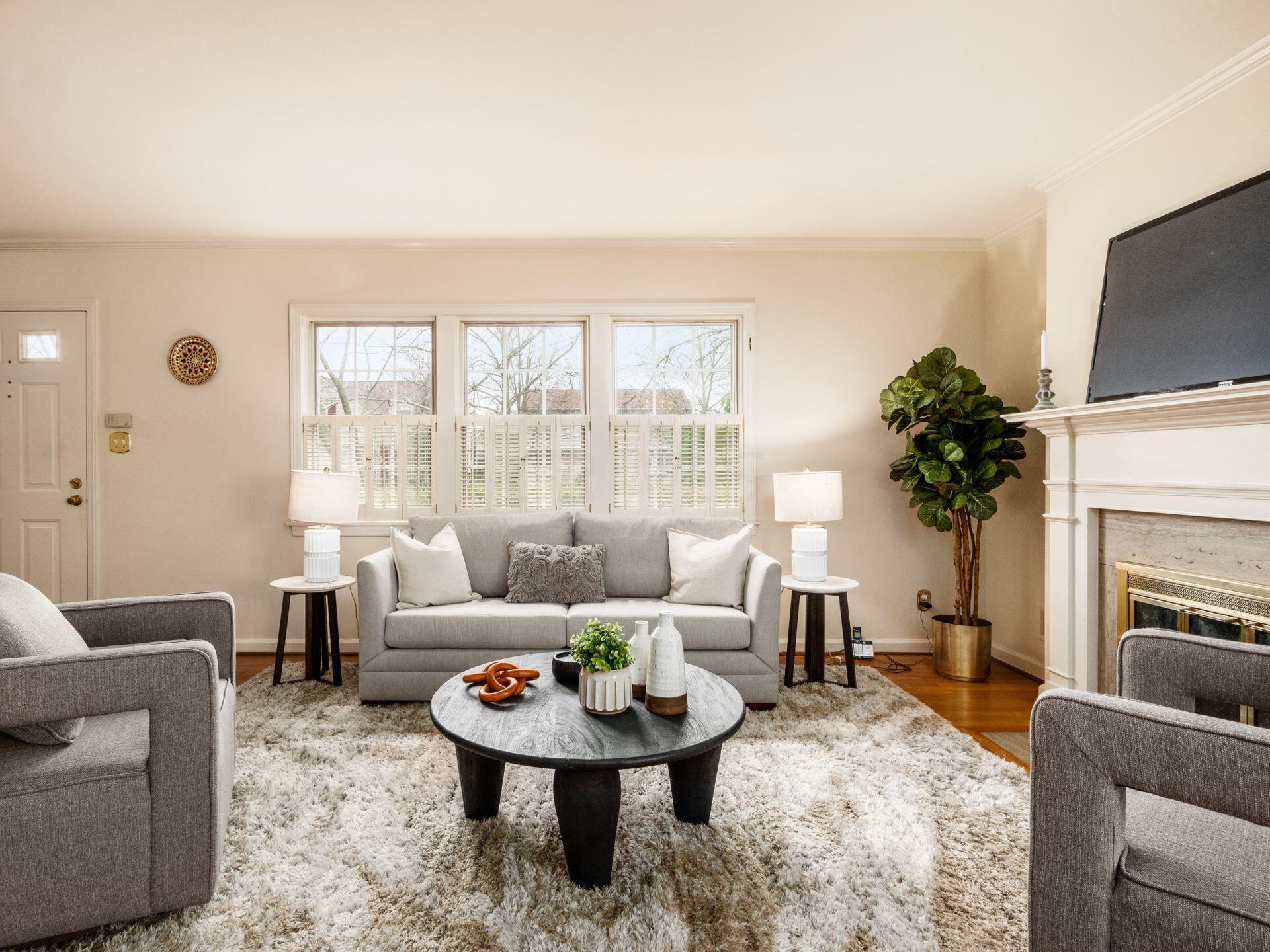 2691 York Road Columbus, OH 43221 - Photo 2 of 21 Living Room
