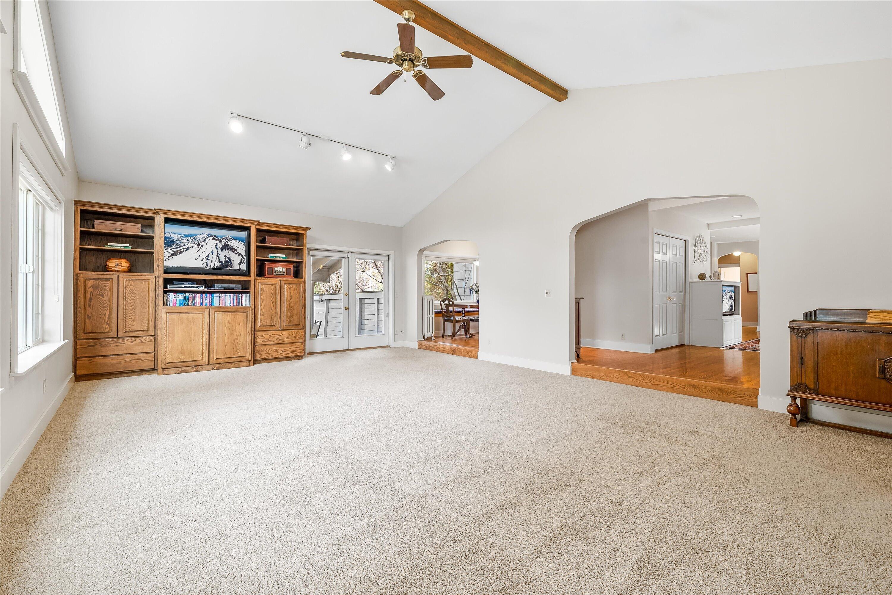 898 Northwest Riverside Boulevard Bend, OR 97703 - Photo 20 of 47