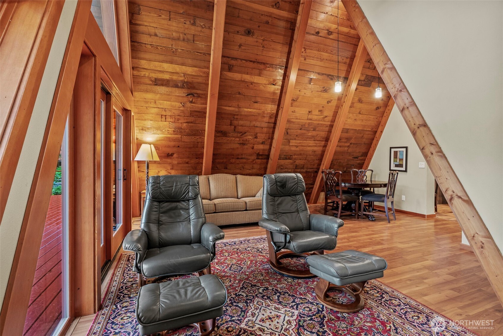 1703 Tower Road Castle Rock, WA 98611 - Photo 11 of 38 a living room with furniture and a rug