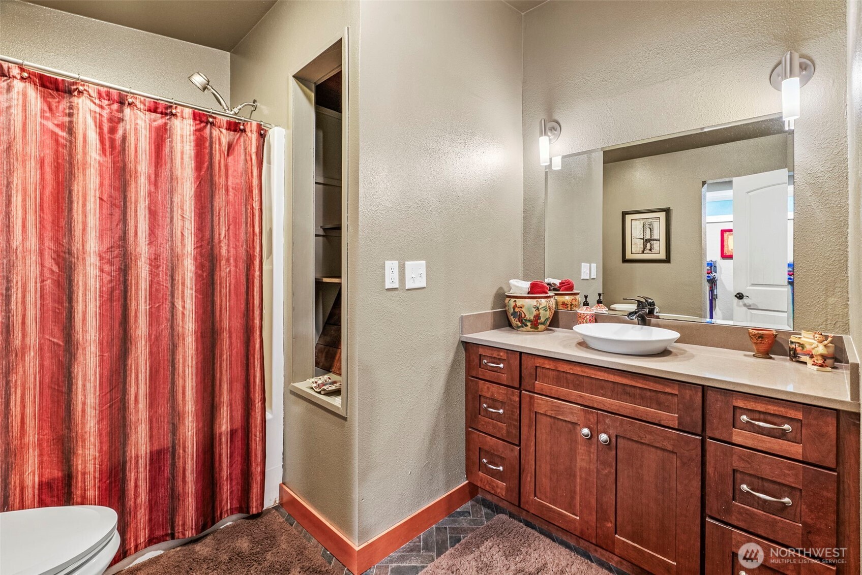 1703 Tower Road Castle Rock, WA 98611 - Photo 14 of 38 a spacious bathroom with a double vanity sink and mirror