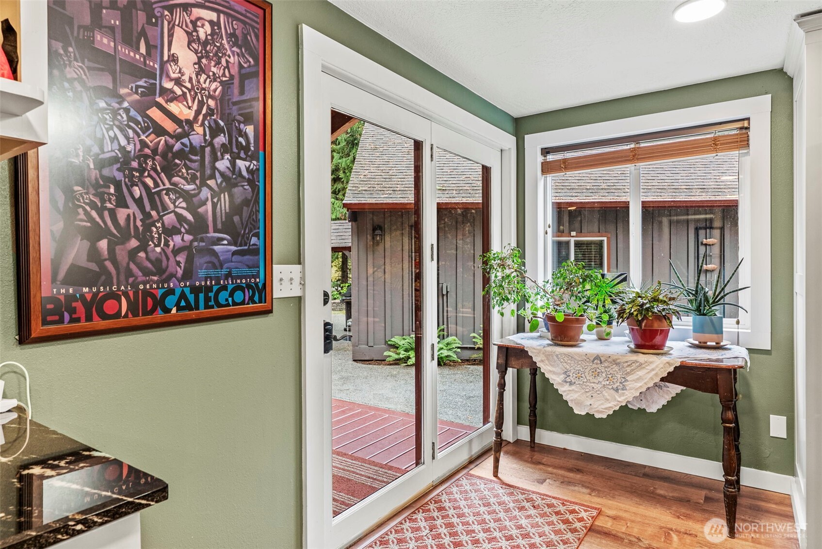 1703 Tower Road Castle Rock, WA 98611 - Photo 16 of 38 a room with furniture and a potted plant