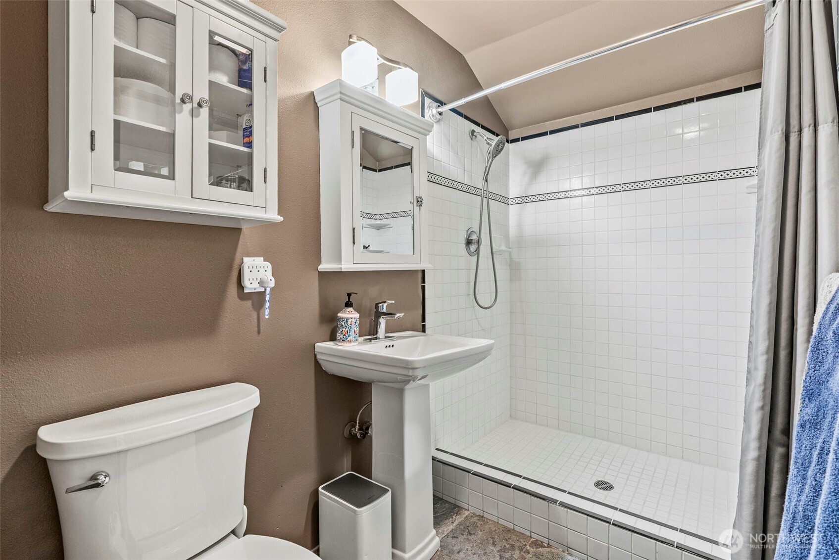 1703 Tower Road Castle Rock, WA 98611 - Photo 18 of 38 a bathroom with a sink a toilet and shower