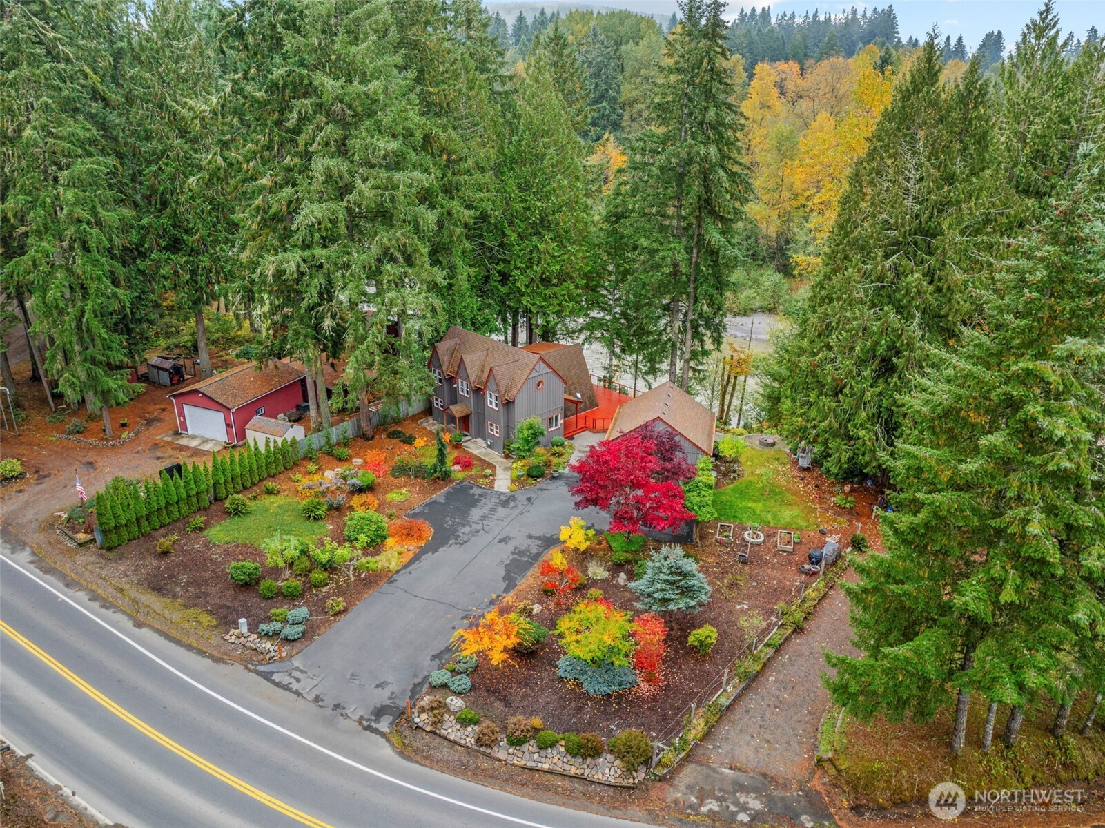 1703 Tower Road Castle Rock, WA 98611 - Photo 25 of 38 view of a small yard with potted plants