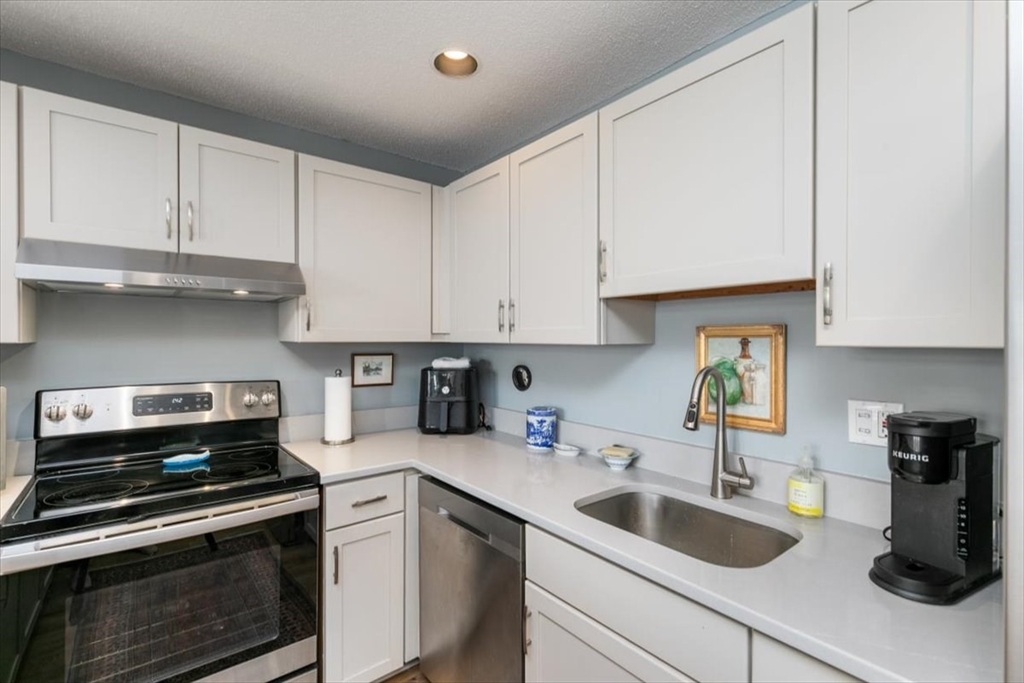 11 Church Street, Unit 702 Salem, MA 01970 - Photo 12 of 27