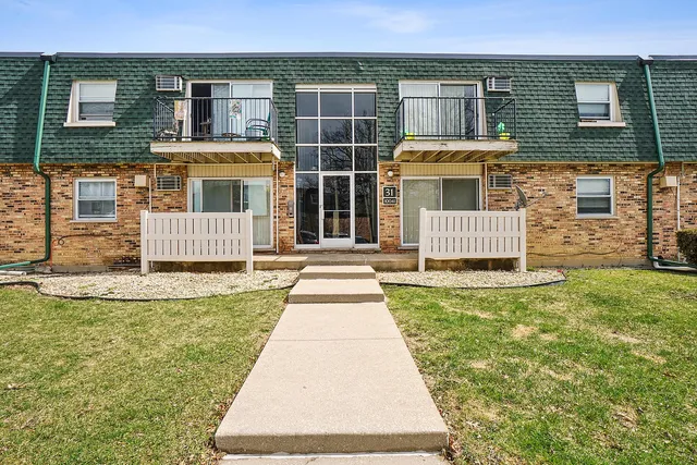 $179,900 | 10041 Walnut Terrace, Unit 31307, Palos Hills, IL 60465