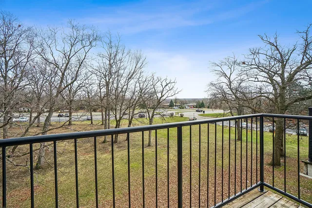 $179,900 | 10041 Walnut Terrace, Unit 31307, Palos Hills, IL 60465