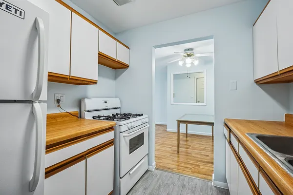 $179,900 | 10041 Walnut Terrace, Unit 31307, Palos Hills, IL 60465