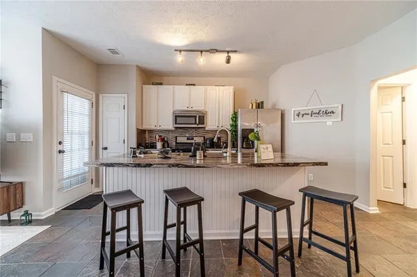 $2,400 | 6436 Portside Way, Flowery Branch, GA 30542