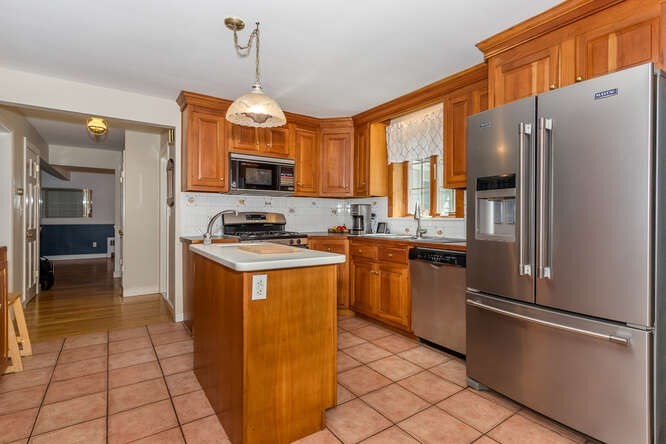 278 Norfolk Street Canton, MA 02021 - Photo 5 of 27