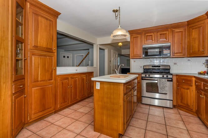 278 Norfolk Street Canton, MA 02021 - Photo 6 of 27