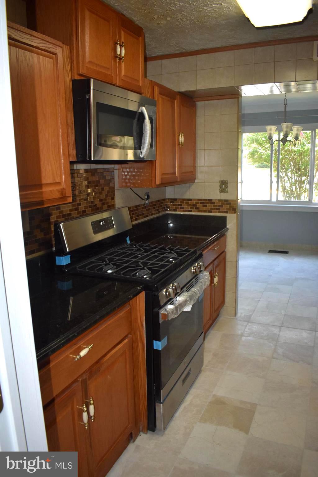583 Summit Hall Road Gaithersburg, MD 20877 - Photo 17 of 52 Back splash