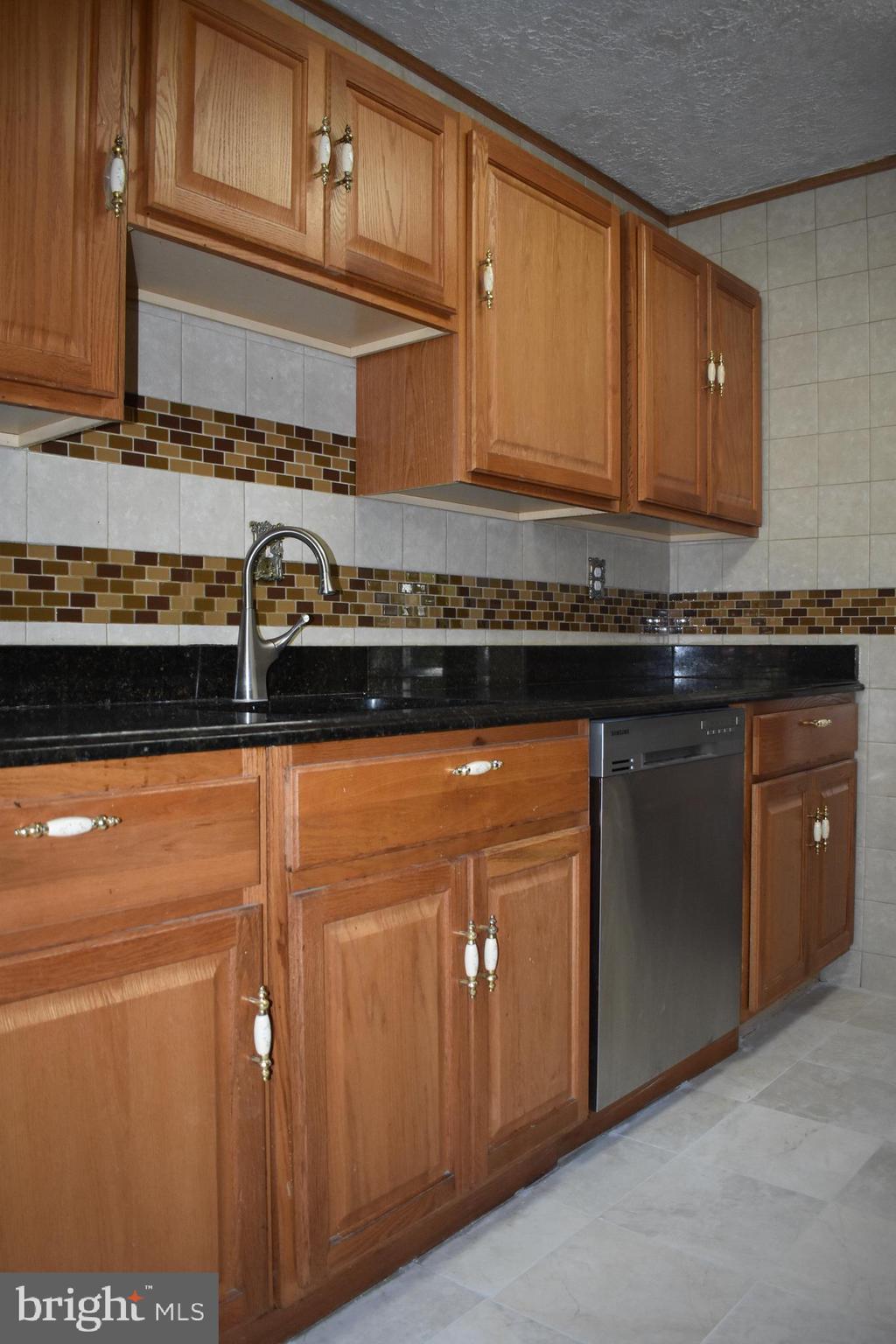 583 Summit Hall Road Gaithersburg, MD 20877 - Photo 18 of 52 New appliances