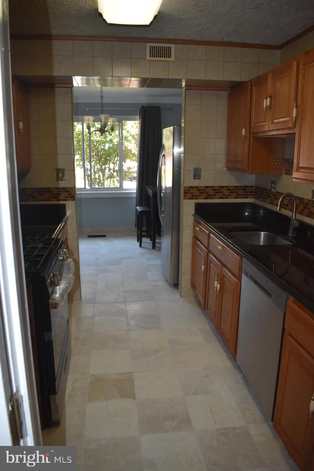 583 Summit Hall Road Gaithersburg, MD 20877 - Photo 19 of 52 Ceramic floor