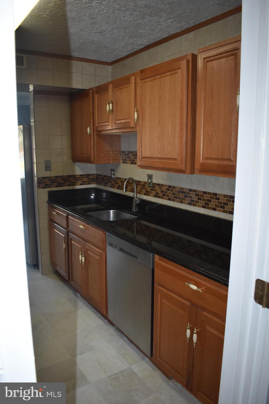 583 Summit Hall Road Gaithersburg, MD 20877 - Photo 20 of 52 New microwave