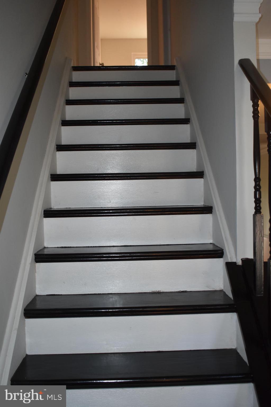 583 Summit Hall Road Gaithersburg, MD 20877 - Photo 25 of 52 Steps up