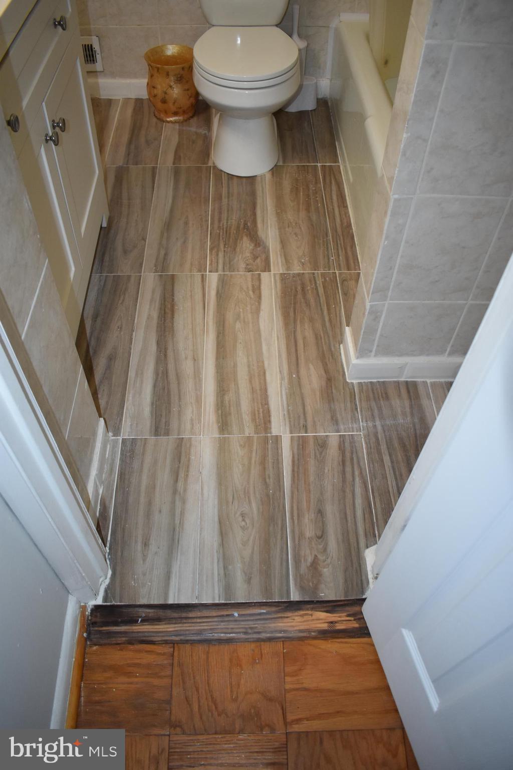 583 Summit Hall Road Gaithersburg, MD 20877 - Photo 35 of 52 Ceramic floors- Mater bedroom