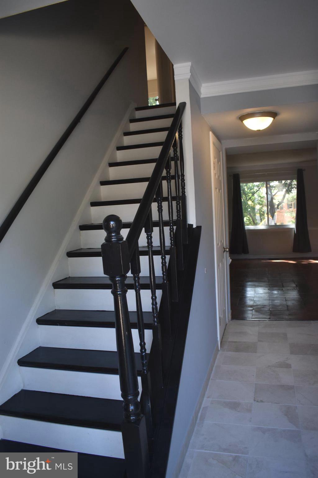 583 Summit Hall Road Gaithersburg, MD 20877 - Photo 5 of 52 Foyer