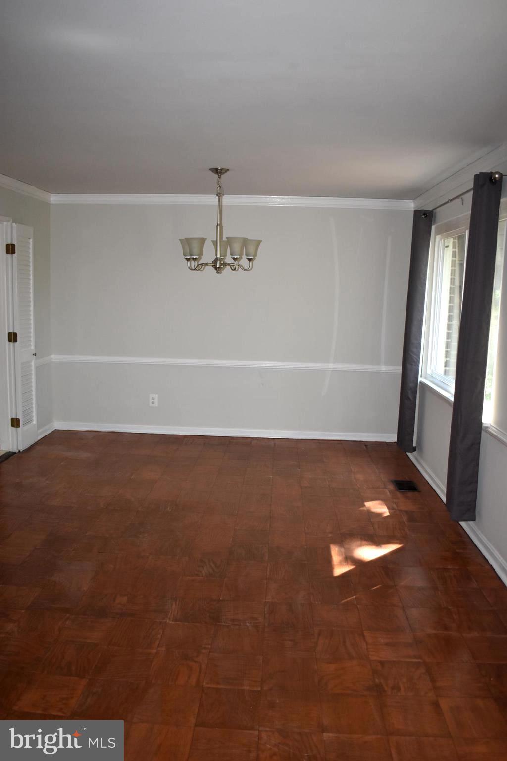 583 Summit Hall Road Gaithersburg, MD 20877 - Photo 8 of 52 Dining Area