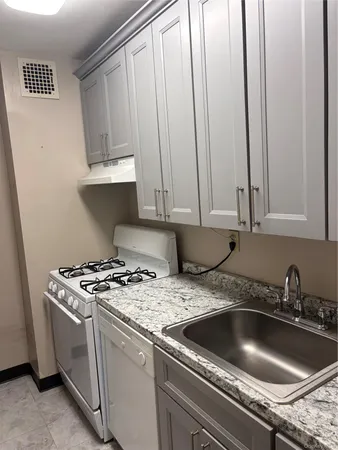 $2,500 | 101 Clinton Avenue, Unit 1G, Mineola, NY 11501
