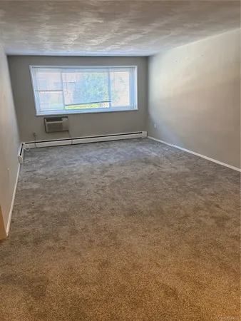 $2,500 | 101 Clinton Avenue, Unit 1G, Mineola, NY 11501
