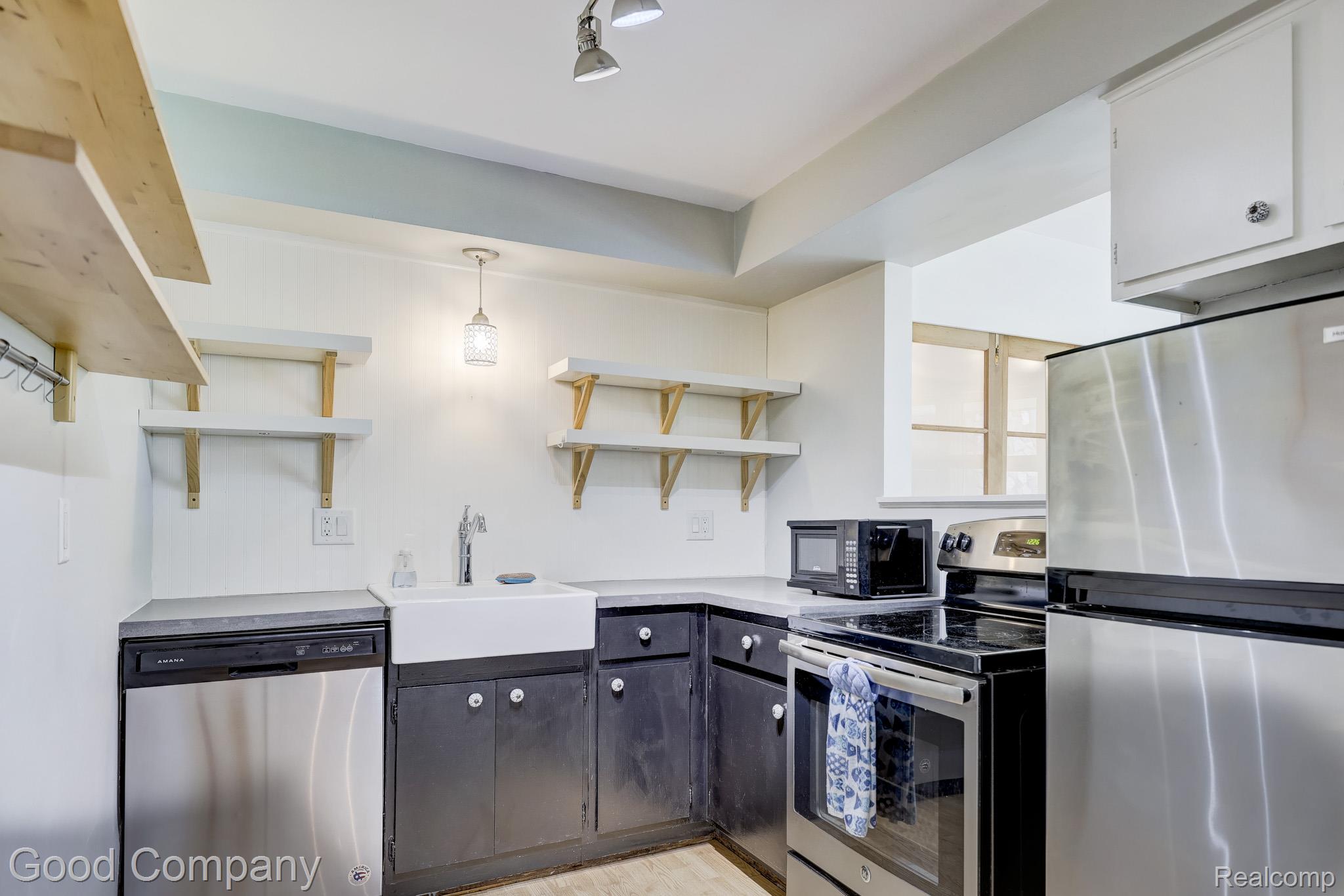 4345 Crooks Road, Unit 4 Royal Oak, MI 48073 - Photo 13 of 35 4345 Crooks Rd. #4-13.jpg