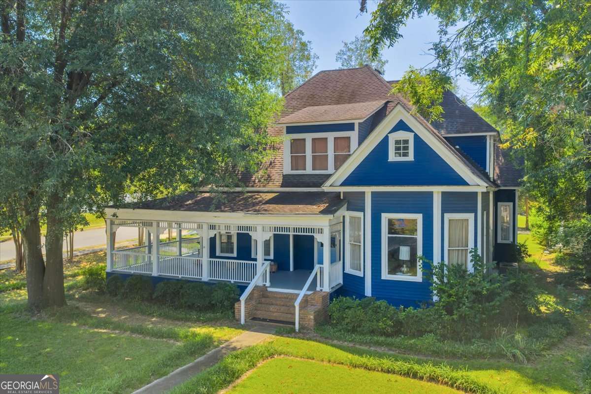 212 East Union Street Vienna, GA 31092 - Photo 1 of 62 a front view of a house with a yard