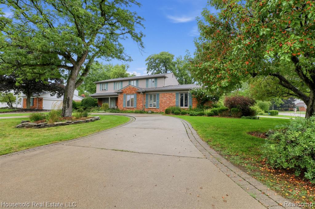 25711 Branchaster Road Farmington Hills, MI 48336 - Photo 2 of 32 Gallery Image 2
