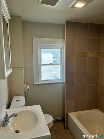 $1,650 | 144 Bristol Street, Unit 2, Southington, CT 06489