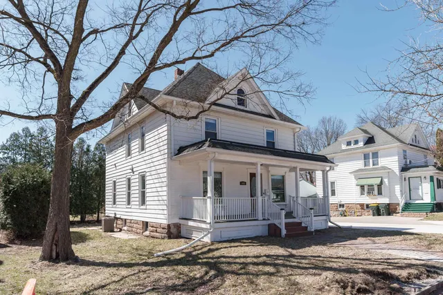 $289,900 | 648 East Main Street, Reedsburg, WI 53959