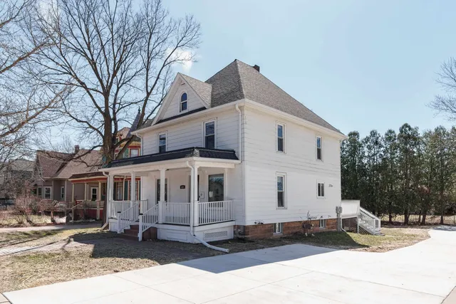 $289,900 | 648 East Main Street, Reedsburg, WI 53959