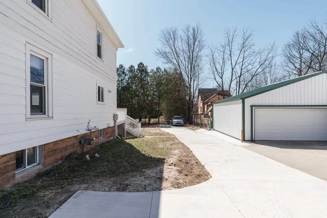 $289,900 | 648 East Main Street, Reedsburg, WI 53959