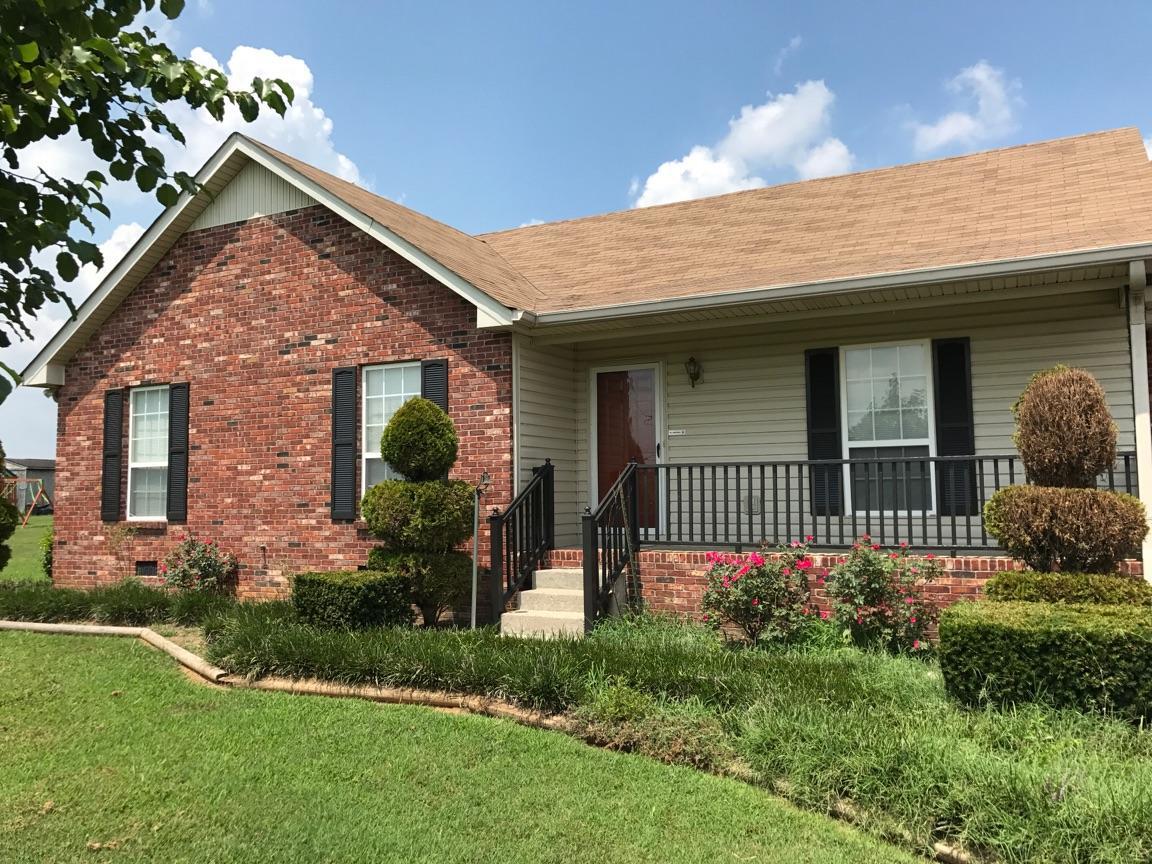5538 Hunters Point Pike Lebanon, TN 37087 - Photo 1 of 20 a front view of a house with garden
