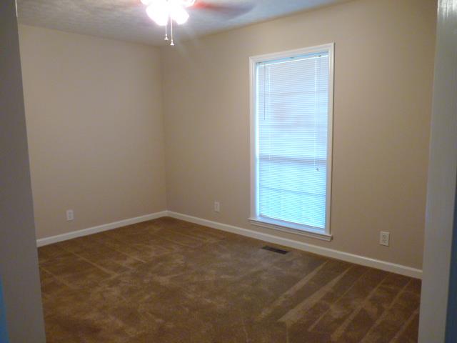 5538 Hunters Point Pike Lebanon, TN 37087 - Photo 2 of 20 an empty room with a window