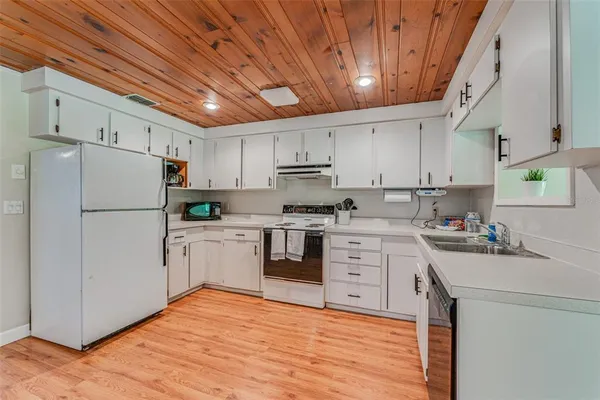 $299,999 | 8585 West Miss Maggie Drive, Homosassa, FL 34448