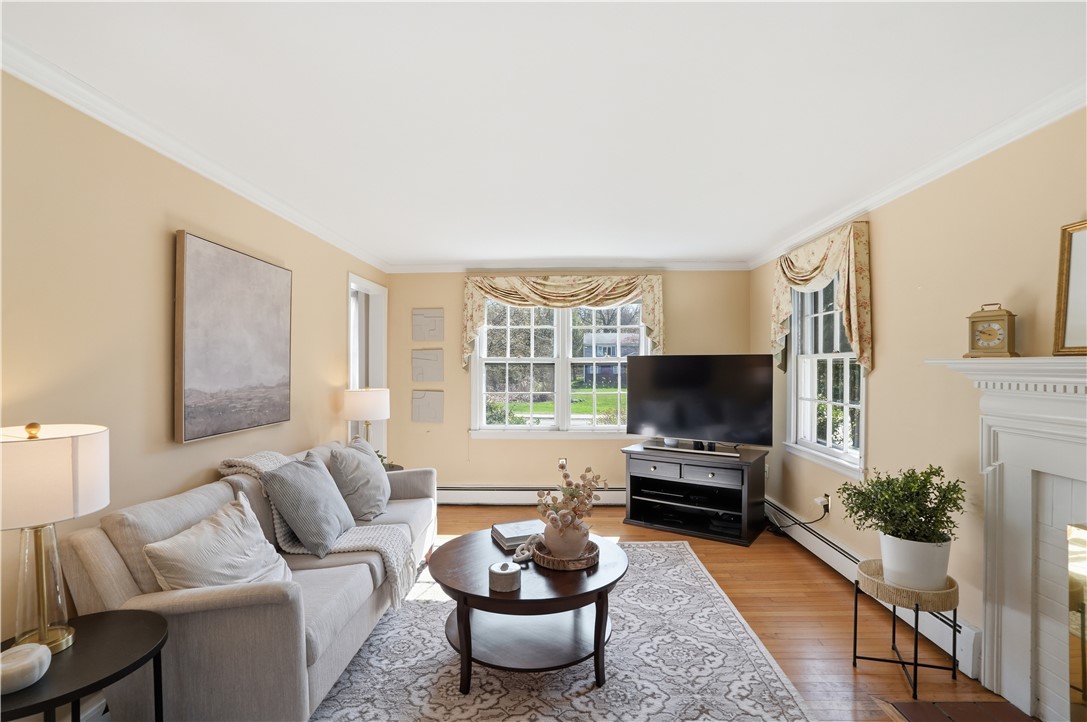 194 New Meadow Road Barrington, RI 02806 - Photo 4 of 36