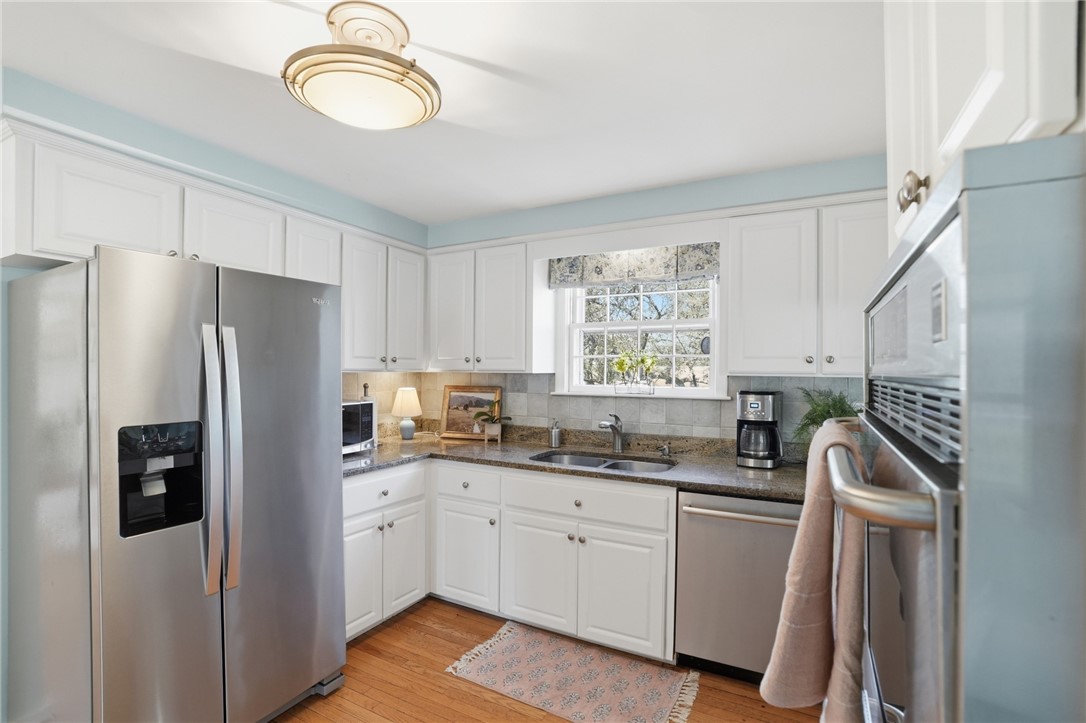 194 New Meadow Road Barrington, RI 02806 - Photo 9 of 36