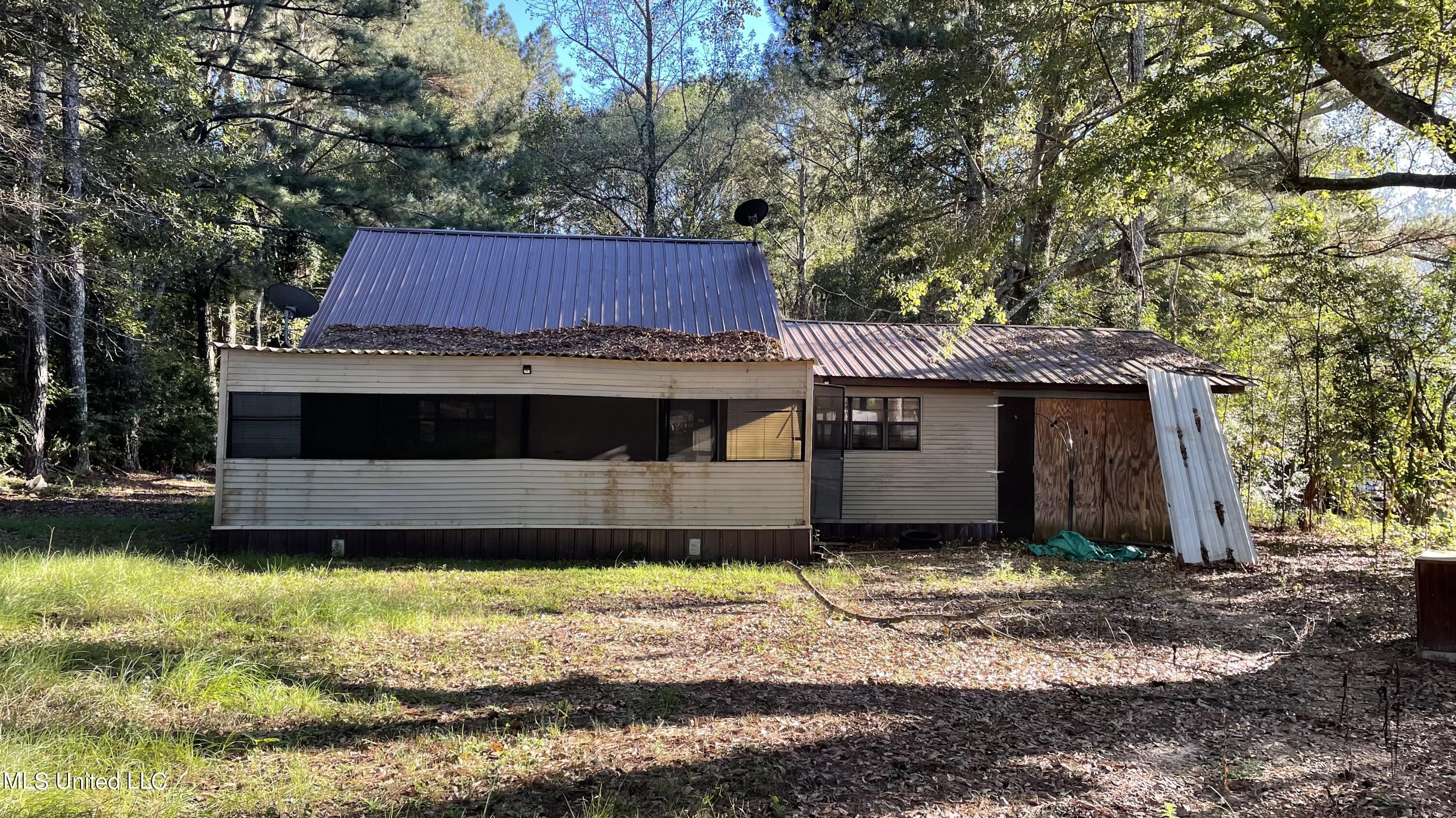 2291 Old Jackson Road Forest, MS 39074 - Photo 1 of 12 front of house